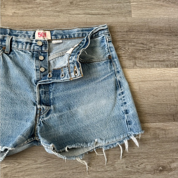 Vtg Levi’s 501 button fly cut off shorts size 38 - Picture 5 of 10